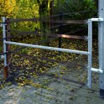 Cancello In Metallo Elettrificabile Regolabile Da 2,5 Fino A 4,5 M Gallagher Per Recinzioni Elettriche