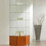 Vetrina Angolare Cristalli Temperati con Mobile e Faretti 68x68x220cm LL OF722M Made in Italy Colore Ciliegio