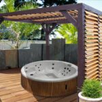 Pergola con  veneziane mobili sul tetto e su  lato da 3,39 m3,39 x 3,12 x 2,17 m - 390 kg