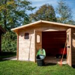 Casetta tavole ad incastro spessore 28mm, senza pavimento, in legno douglas , garanzia 5 anni 3,50 x 3,50 m peso 830kg ; h 2,42m