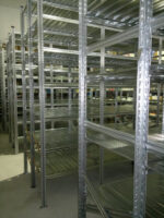 Scaffalatura industriale a ripiani lunghezza 15 metri , altezza 2,50 mt, profondità 40 cm con 5 ripiani in altezza - immagine 2