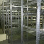 Scaffalatura industriale a ripiani lunghezza 4,80 metri , altezza 2,00 mt, profondità 60 cm  con 4 ripiani in altezza