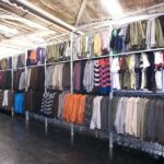 SCAFFALATURA PER ABITI COMPLETA LUNGHEZZA 15 MT , H 2,50 MT, PROF. 60 CM CON 2 LIVELLI DI APPENDERIA