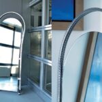 SPECCHIO SAGOMATO CON BASE IN ACCIAIO INOX