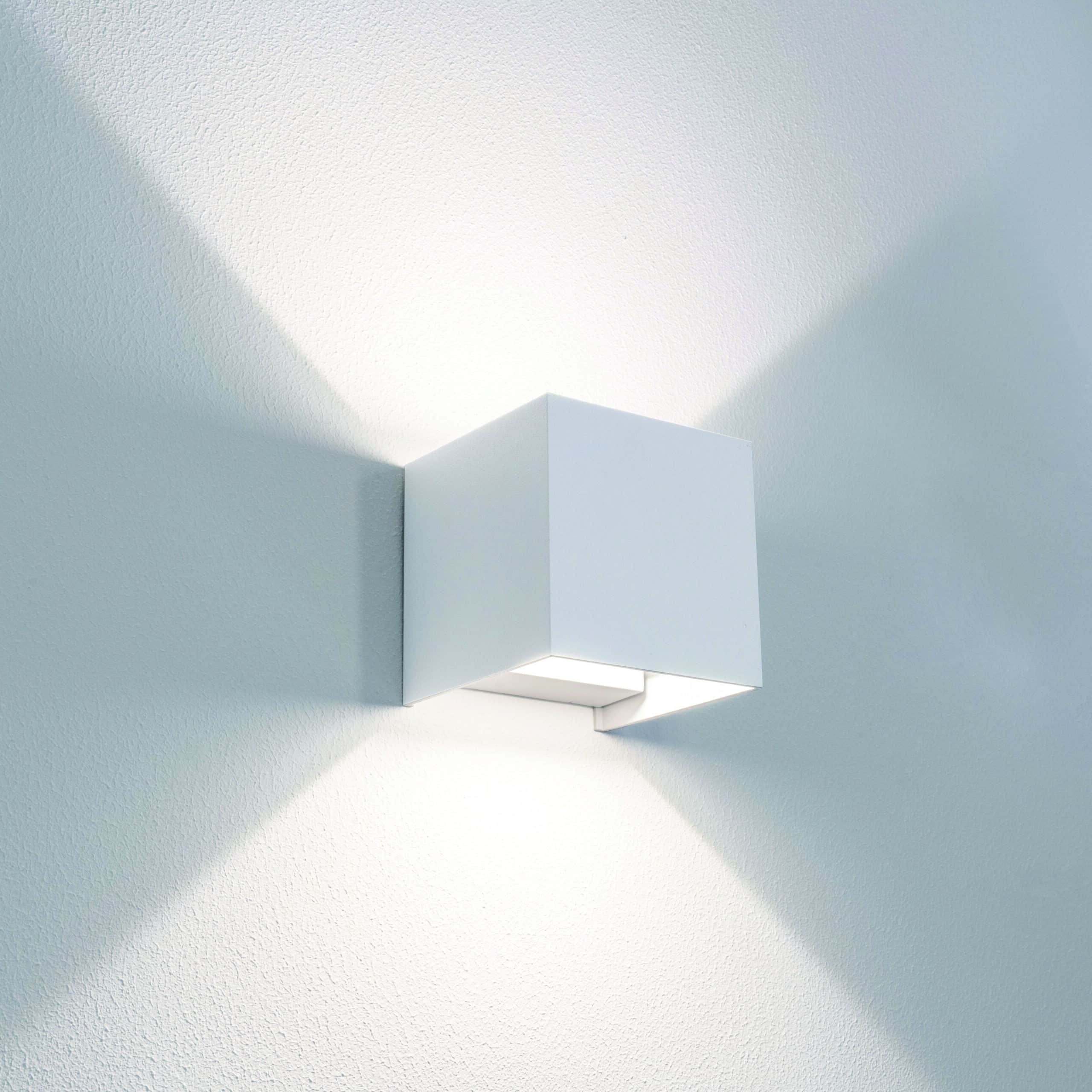 1204666.jpg Century APPLIQUE BIDIREZIONALE QUADRATO A LED UP&DOWN+ 20 W-800 lm-3.000K/4.000K/6500K Col. Bianco - immagine 1