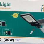 Faro stradale solare con staffa