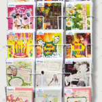 OMAGGIO ESPOSITORE BIGLIETTI DA PARETE IN METALLO VERNICIATO 18 SCOMPARTI - MIS. cm 98 x 41 - CONTIENE FINO A 432 BIGLIETTI