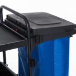 Carrello Pulizie Professionale a 3 Ripiani con Sacco per Immondizia, Ganci per Scopa, Secchio Lavapavimenti con Strizzatore per Mocio e 5 Ruote, per Hotel e Albergo, 111x63,3x103 cm, Nero - immagine 8