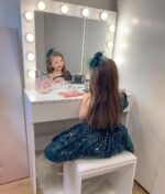 Postazione Trucco, Toeletta Trucco con Specchio, 12 Luci LED, Sgabello Imbottito e Ampio Cassetto in Legno, 80x40x140 cm, Bianco - immagine 8