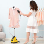 Stiratrice Verticale a Vapore, Stiratore Verticale 1950W da 1,4L con Asta Estendibile e 2 Rotelle per Abiti, Tende e Divani, in ABS e PP, 26x21,5x29 cm, Giallo - immagine 2