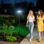 Lampada da Giardino a LED a Energia Solare Impermeabile IP44, 18x18x160 cm, Nero - immagine 2