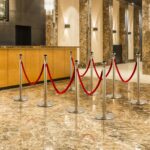 Colonnina Segnapercorso per Code Separatore in Acciaio Rosso e Oro - immagine 2