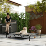 Lettino per Cani Grandi Rialzato da Esterno in Acciaio e Rete Traspirante, 152x94x23 cm, Grigio - immagine 2