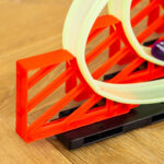 Pista per Macchinine con Effetti Luminosi e Automobilina, per Bambini da 3-6 Anni, 86x67x21cm - immagine 9