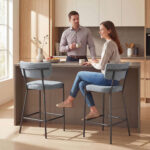 Set di 2 Sgabelli da Bar con Schienale e Poggiapiedi in Metallo e Tessuto, Grigio Chiaro - immagine 2