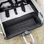 Rimorchio Bici per Bambini e Passeggino, Design 2 in 1 con Freno, Cintura a 5 Punti, Carrello Rimorchio per Bicicletta con Tasche Laterali, Catarifrangenti e Bandierina, Giallo - immagine 9