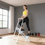 Stepper Vertical Climber Pieghevole con Impugnatura Regolabile, Pedali Antiscivolo e Monitor LCD, Bianco - immagine 2