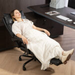 Sedia per Scrivania ad Altezza Regolabile e Reclinabile fino a 135°, in Pelle PU Nera, 65x76x113-121 cm - immagine 9