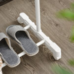 Appendiabiti Stender ad Altezza Regolabile con Fondo Portaoggetti e 4 Ruote, 68,5x42x87-145 cm - immagine 9