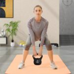 Kettlebell 4kg in Plastica e Sabbia con Base Piatta e Impugnatura, 18x12x20 cm, Nero - immagine 2