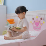 Letto per Bambini con Bordi Rialzati e 6 Gambe in Legno per Cameretta, Lettino per Bimbi da 3-6 Anni, 143x73x60cm, Rosa - immagine 8