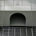 Conigliera in Legno con Casetta e Area Aperta per 1 Coniglio, 90x53x50cm, Grigio Scuro - immagine 9