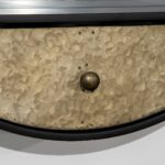 Specchio da Parete Rotondo da Ø61cm con Cassetto e Cornice in Metallo Nero - immagine 9