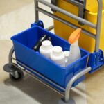 Carrello Pulizie con Strizzatore, Secchio 25L e Ripiano in Plastica, in PP e Metallo, 72x49,5x95 cm, Blu e Giallo - immagine 9