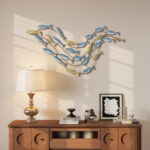 Wall Art Banco di Pesci in Metallo con Viti Incluse, 99,7x3,8x50,2 cm, Oro e Blu - immagine 2