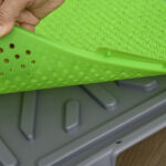 Toilette per Cani con Prato Sintetico, Erba di Ricambio e Vassoio Inferiore per Interno ed Esterno, 67x41x3,5 cm - immagine 9