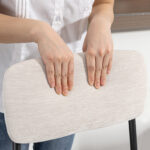 Set 2 Sgabelli da Bar con Schienale Alto, Poggiapiedi e Rivestimento in Ciniglia, Crema - immagine 9