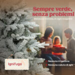 Albero di Natale Innevato Alto 210 cm con Rami Realistici e Base in Metallo Pieghevole - immagine 4