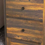 Comodino con 3 Cassetti dallo stile Rustico in Legno, 40x30x74 cm, Marrone - immagine 9
