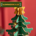 Calendario Avvento di Natale a Cono con Motivi a Tema e 10 Luci a LED, 22x22x35 cm, in Compensato, Rosso Verde e Giallo - immagine 4