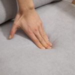 Poltrona Moderna con Rivestimento Vellutato e Struttura in Legno, 68x75x78cm, Grigio - immagine 6