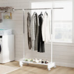 Stendibiancheria Estensibile con Ruote e Freno, Ripiano Porta Scarpe e Struttura in Acciaio Inox, Bianco - immagine 8