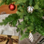 Albero di Natale Artificiale e Ignifugo per Interni con 2056 Rami e Base in Metallo, Ø124x228 cm, Verde - immagine 9