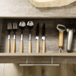 Carrello da Cucina Portavivande con Cassetto, Mensole, Armadietto e 4 Ruote, Legno Truciolare, 60x50x84,5cm, Quercia - immagine 8