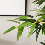 Pianta di Bambù Artificiale Alta 180 cm da 1640 Foglie con Base in Legno di Pino 35x10x10 cm, Verde - immagine 8