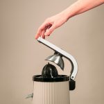 Spremiagrumi elettrici a braccio Spremiagrumi manuale Xqueeze RetroJuice 600 Beige - immagine 5