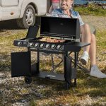 Barbecue a Gas con Coperchio, 7 Bruciatori da 20kW, Fornello Laterale e 2 Ruote, 135x50x100cm Nero - immagine 2