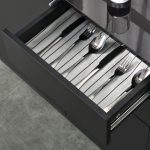 Mobiletto Multiuso per Casa e Ufficio con 2 Cassetti e 2 Armadietti, Apertura a Pressione, 79x36x74cm - immagine 7