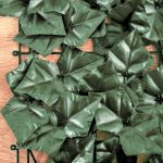 Rotolo di Siepe Artificiale per Balcone e Giardino in PE Anti-UV, Siepe Finta con Foglie Verde Scuro 300x100cm - immagine 9