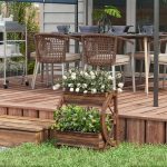 Fioriera in Legno da Esterno a 2 Livelli con 3 Vasi e Ruote di Carro Stile Country, 55x32x56cm - immagine 2
