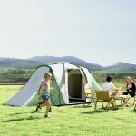 Tenda da Campeggio 4-6 Persone con 2 Camere, in Poliestere e Fibra di Vetro, 555x225x190 cm, Grigio e Verde - immagine 2