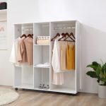 Armadio Guardaroba a Rotelle con 2 Barre e 3 Ripiani Aperti, in Legno e Alluminio, 120x40x128 cm, Bianco - immagine 2