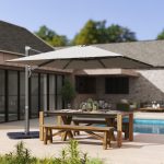 Ombrellone a Sbalzo con Manovella e Base a Croce, in Poliestere, Alluminio e Metallo, 365x297x256 cm, Grigio Chiaro - immagine 2