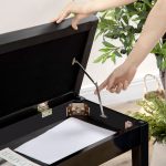 Sgabello per Pianoforte con Vano Contenitore in Legno e Finta Pelle PU, 75x35x49cm, Nero - immagine 7