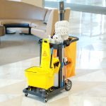 Carrello Pulizie a 3 Ripiani con Ganci e Sacco da 100L, 121x50.5x96.5 cm, Nero Giallo e Grigio - immagine 7