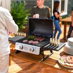 Barbecue a Gas Portatile con 2 Bruciatori e Coperchio con Termometro, Nero - immagine 2